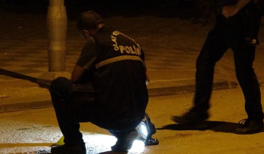 Sokak Ortasında Bıçaklı ve Silahlı Kavga: Yaralılar Var!