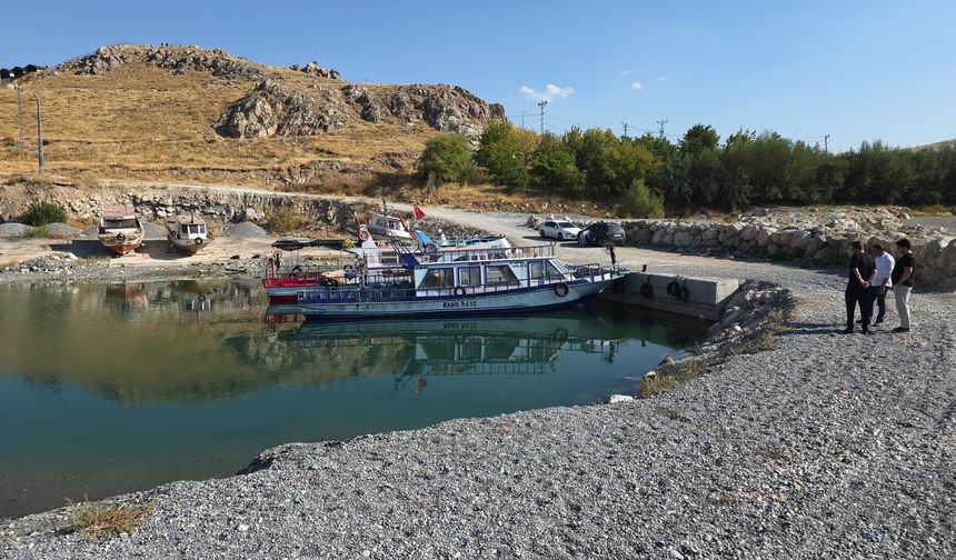 Van Gölü’nde Beklenen Görüntü: Yavru İnci Kefalleri Göle Akın Ediyor