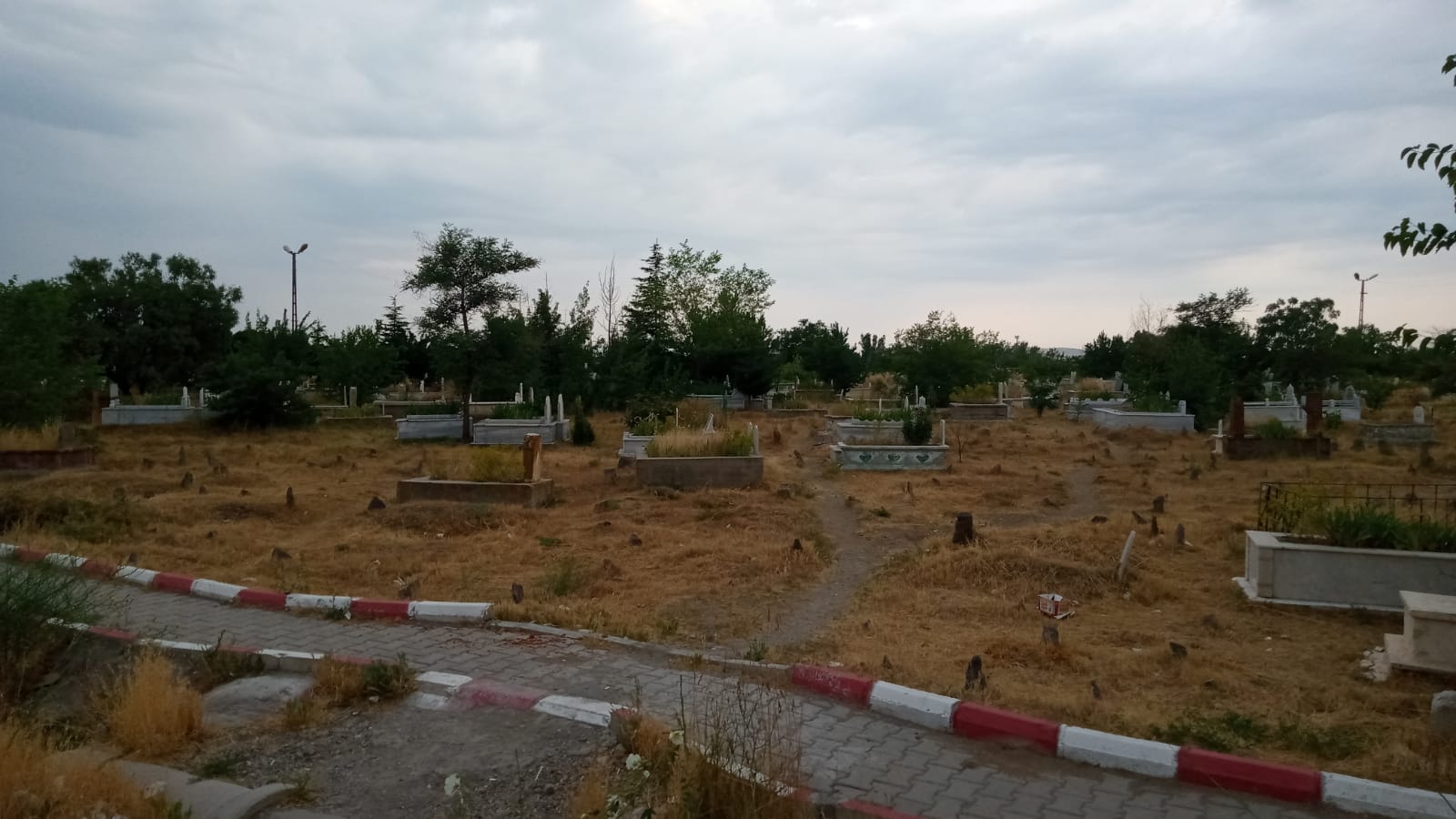 Mezarlık 2