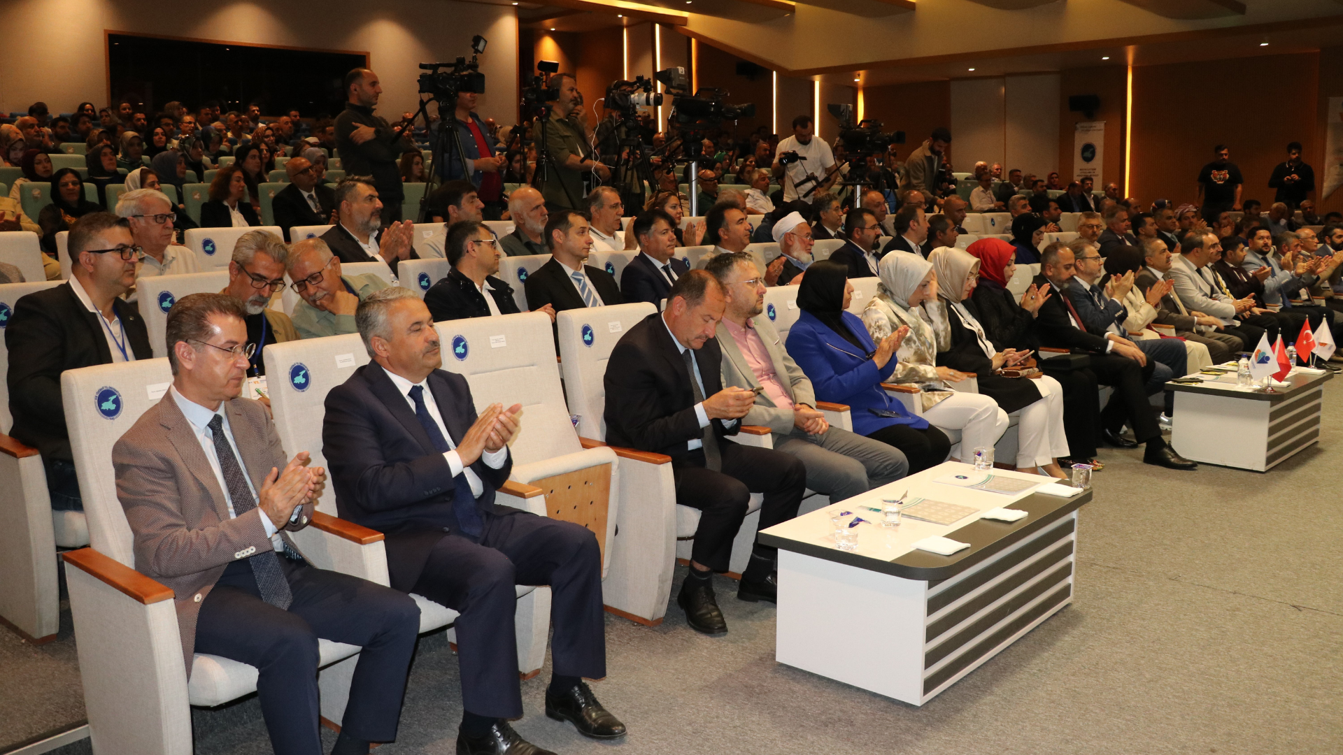 Van’dan Yükselen Çiğlik İşsi̇zli̇k Bi̇r Can Daha Aldi (56)-2
