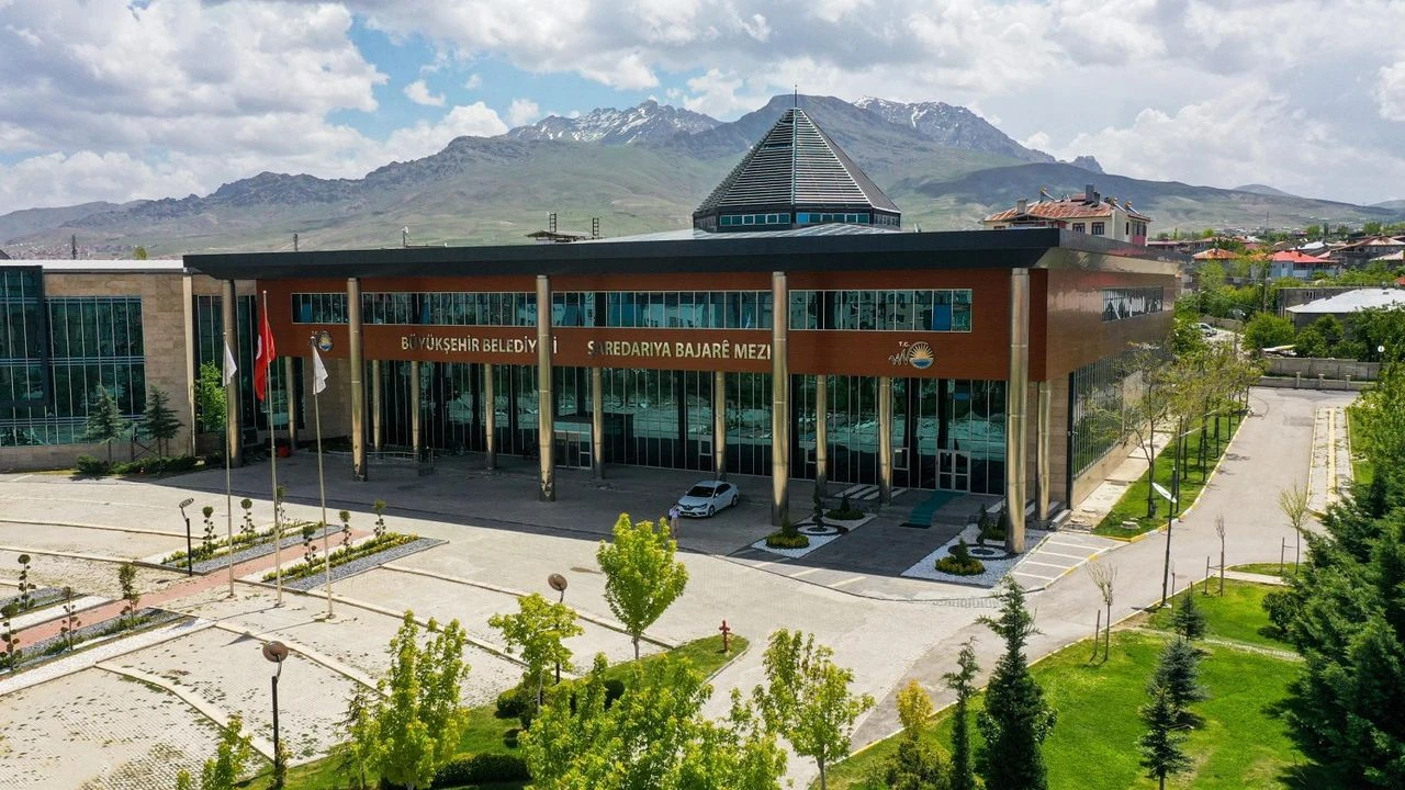 Van Büyükşehir Belediyesi Saray'da Bina İşleri Yaptıracak!