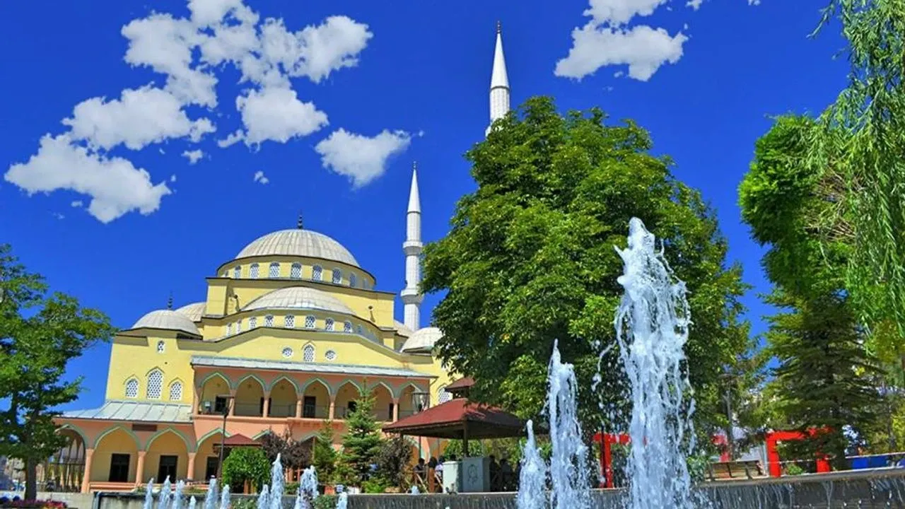 Van Hazreti Oner Cami-1
