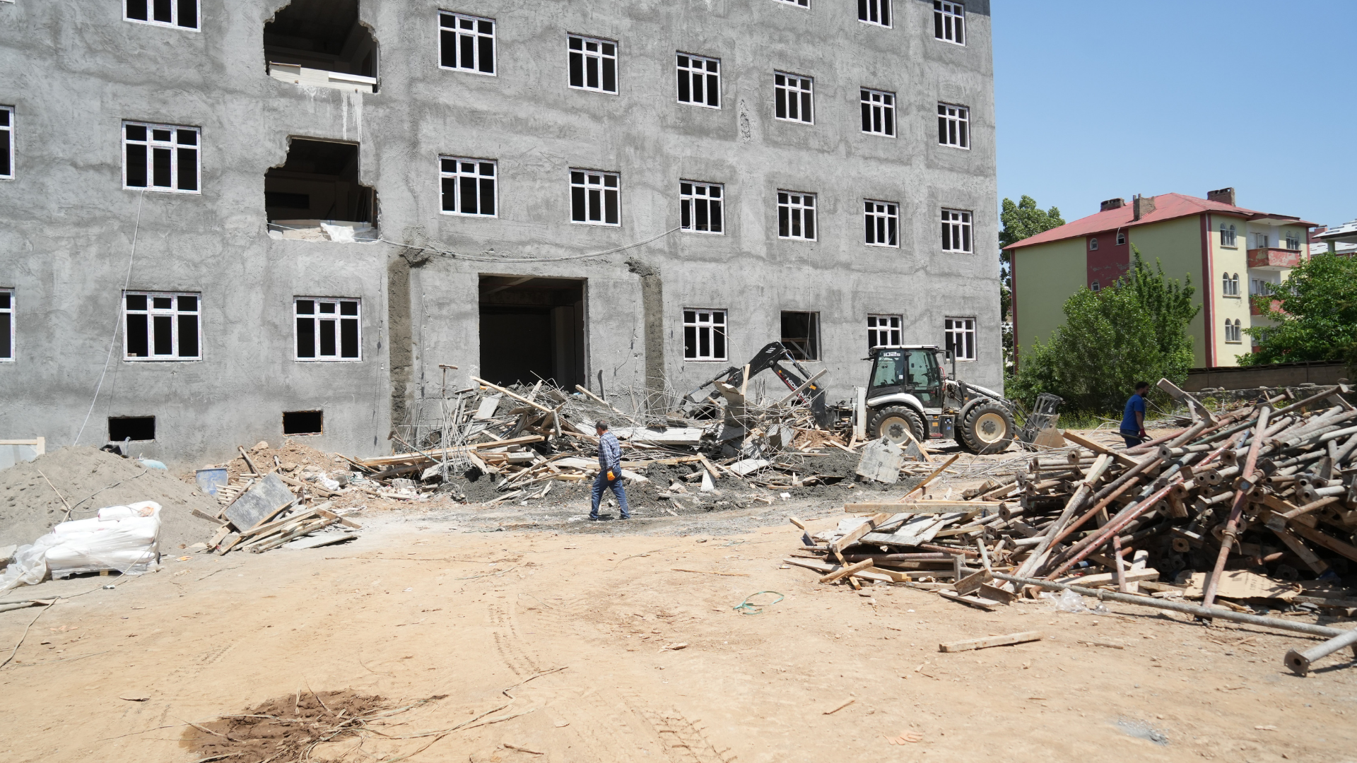 Van’dan Yükselen Çiğlik İşsi̇zli̇k Bi̇r Can Daha Aldi (59)-5