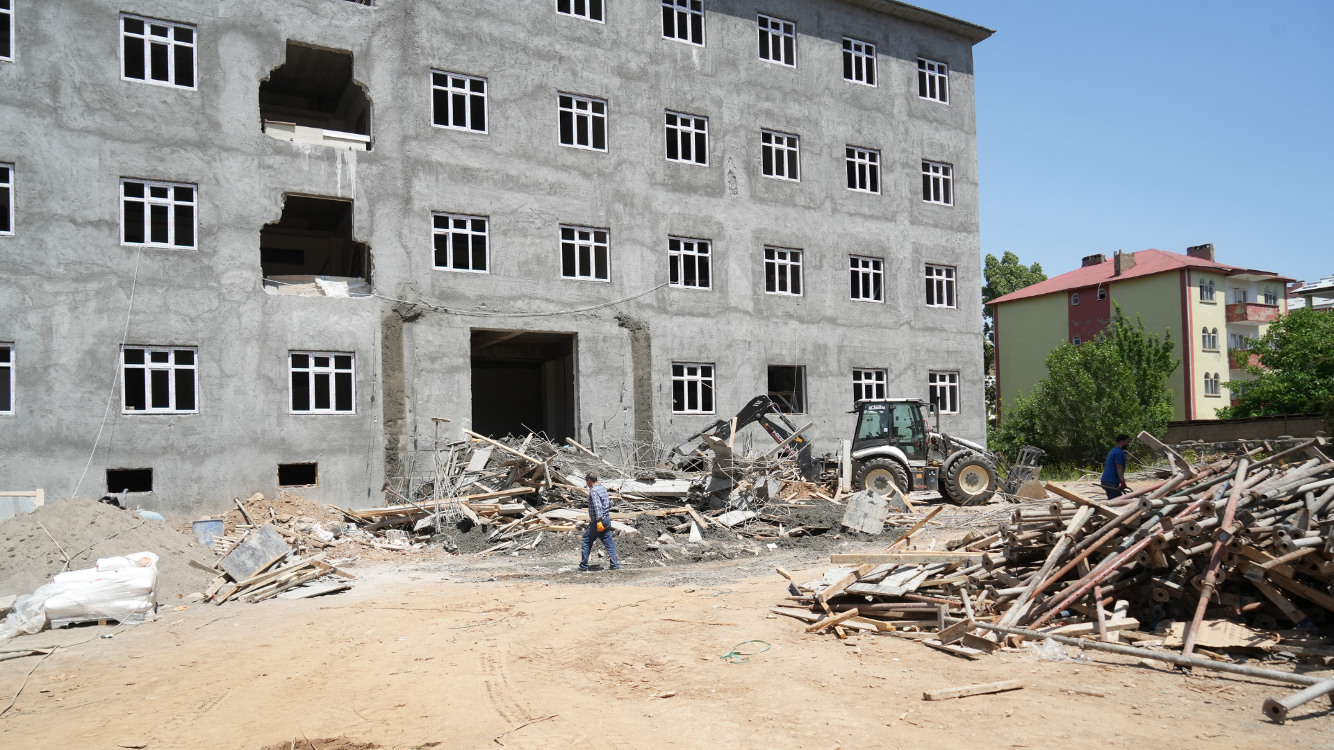 Van’dan Yükselen Çiğlik İşsi̇zli̇k Bi̇r Can Daha Aldi (60)-5