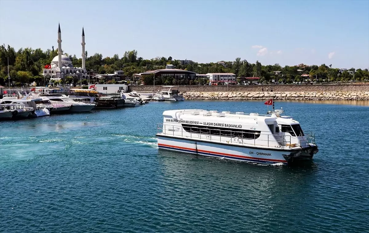 Edremit Ten Akdamar Adasi Na Deniz Otobusu 18906690 Amp