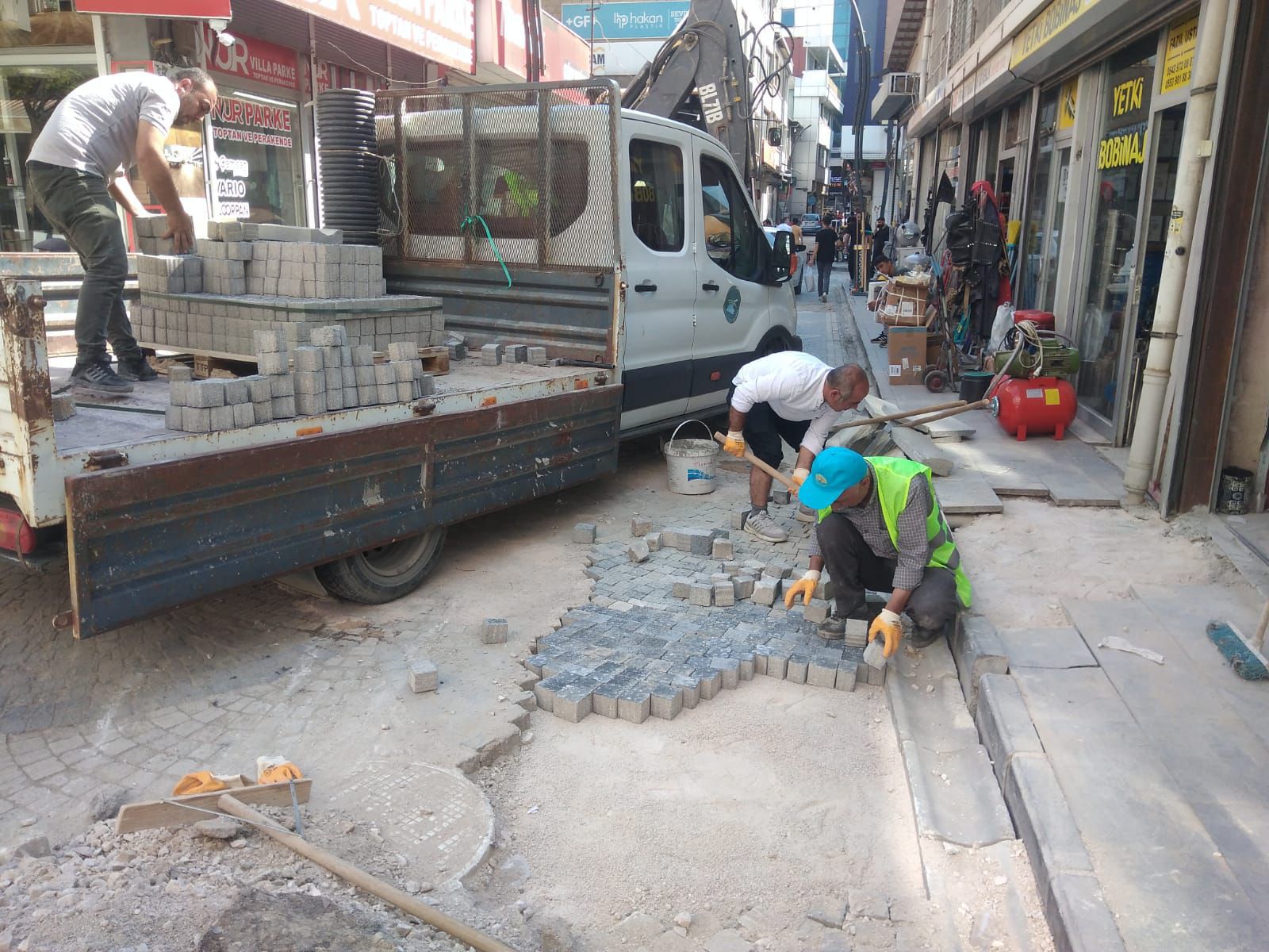 İ 1 (3)