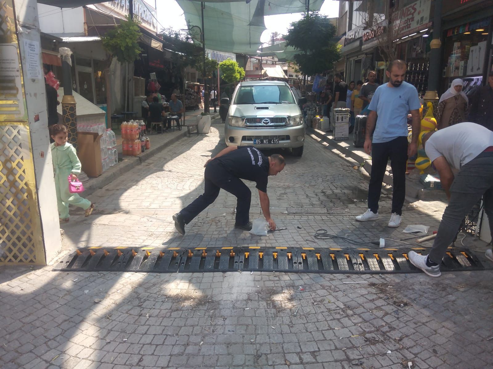 İ 1 (8)