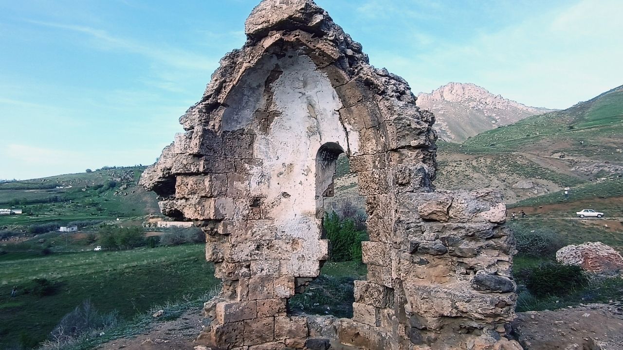 Van’dan Yükselen Çiğlik İşsi̇zli̇k Bi̇r Can Daha Aldi (1280 X 720 Piksel) (1280 X 720 Piksel) (88)-1