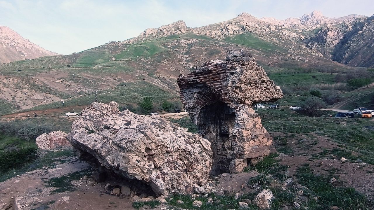 Van’dan Yükselen Çiğlik İşsi̇zli̇k Bi̇r Can Daha Aldi (1280 X 720 Piksel) (1280 X 720 Piksel) (90)-1