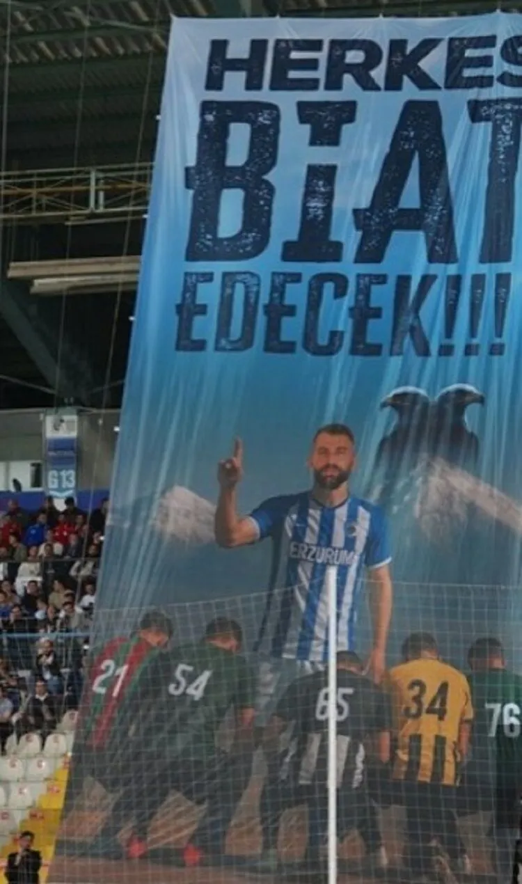 Erzurumspor Taraftarindan Irkci Pankart Kurt Takimlari Hedef Aldi 1