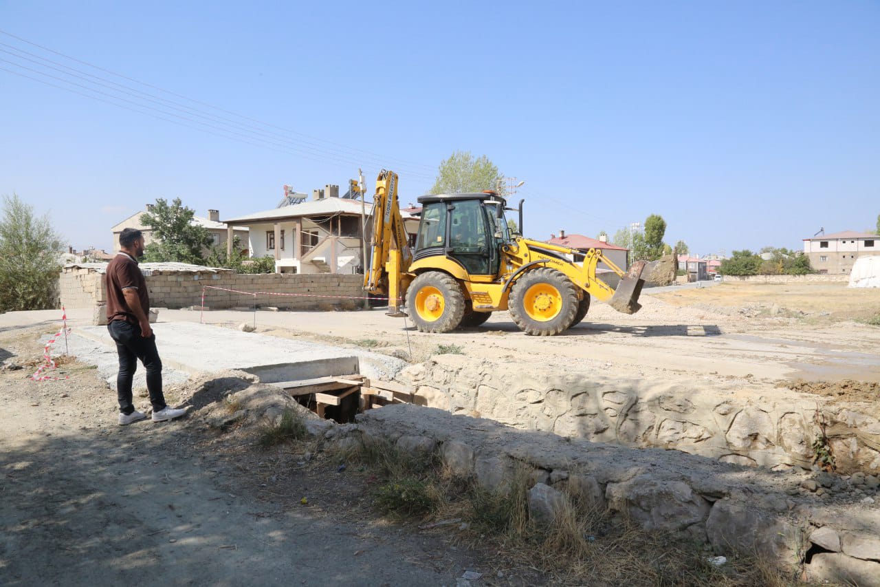 Tuşba'da Okul Yolunda Tehlikeye Son