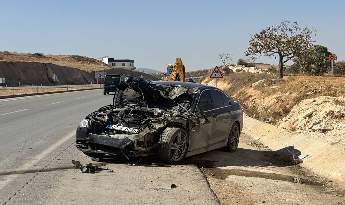 Aa 20251017 39438764 39438762 Gaziantepte Kamyonet Ile Otomobilin Carpistigi Kazada 1 Kisi Oldu 1 Kisi Yaralandi