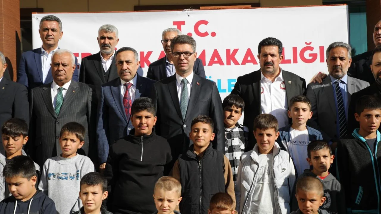 Erciste Kaymakamlik Destegiyle 24 Cocuk Sunnet Ettirildi 68F35Bc6Bb279