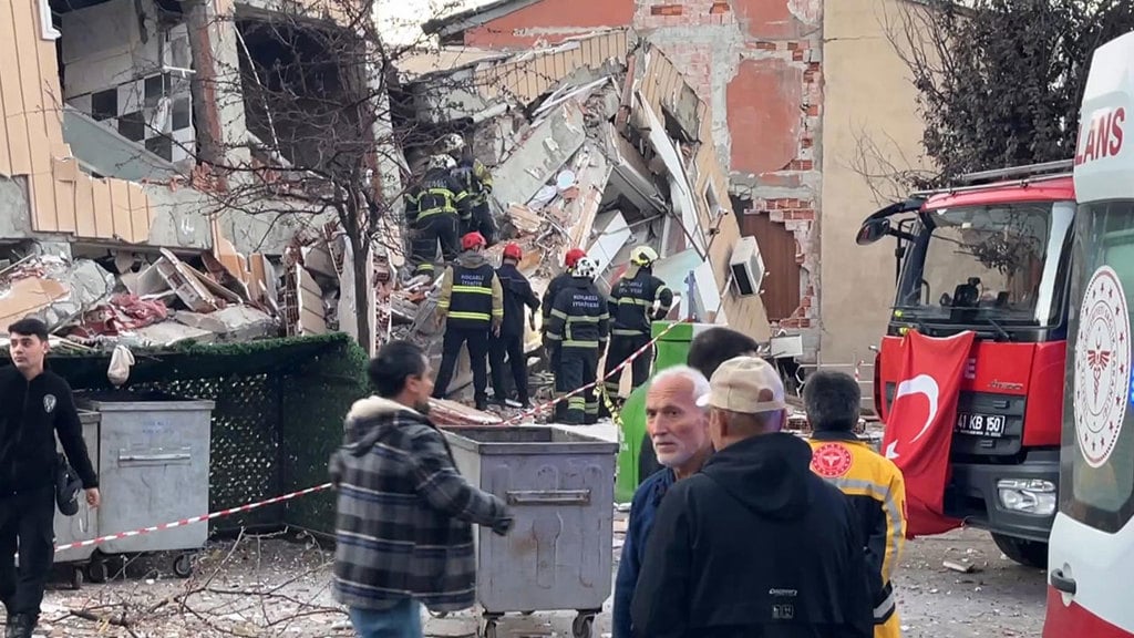 Gebze De 6 Katli Bina Coktu Arama Kurtarma Calismasi Suruyor 1