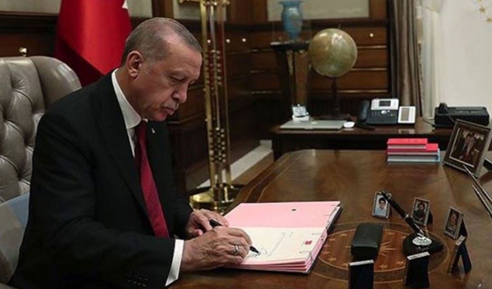 Kapak Erdogan Imzaladi 20 Kisi Ve 18 Kurulusun Mal Varliklari Donduruldu 927502