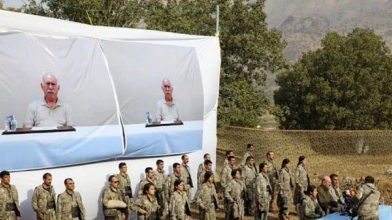 Pkk Turkiyeden Cekildigini Duyurdu