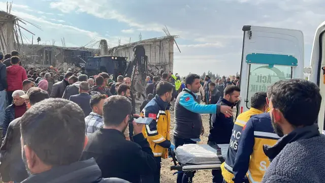 Sanliurfa Da Insaatta Gocuk 2 Isci Hayatini 19258974 1394 M