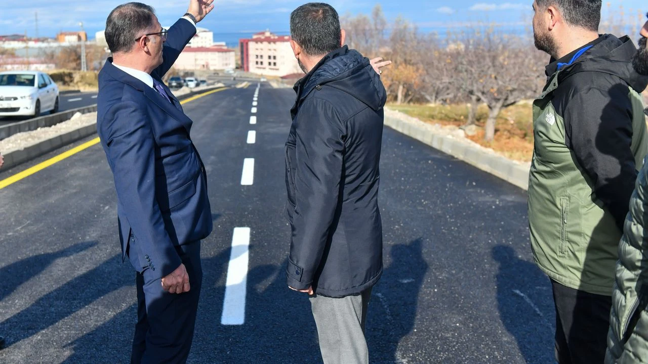 Elmalik Yolu Trafige Acildi Van Trafigine Nefes Aldiracak