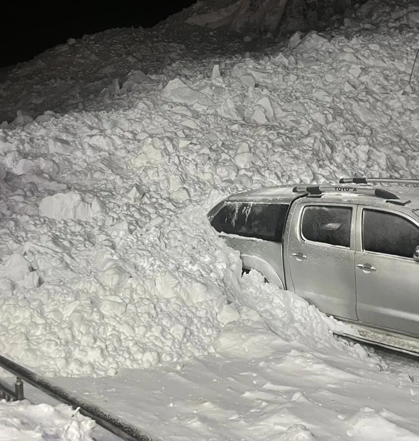 Vanda Tokiye Yine Cig Dustu Araclar Kar Altinda Kayboldu 2