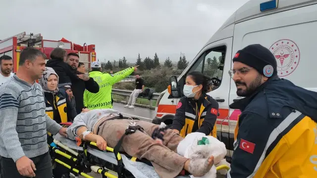 Antalya Da Yolcu Otobusu Sarampole Yuvarlandi 19524648 1158 M