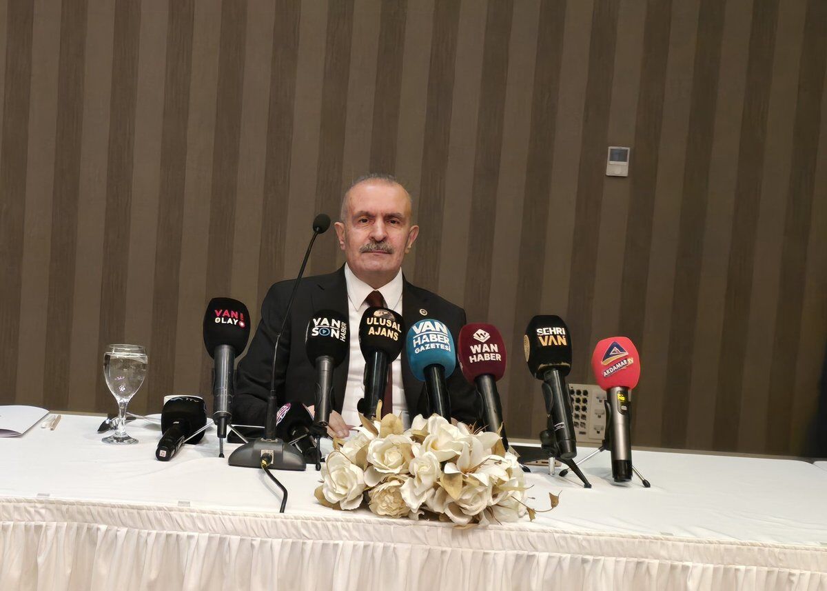 H B2Ttx J W E A A A4Yq