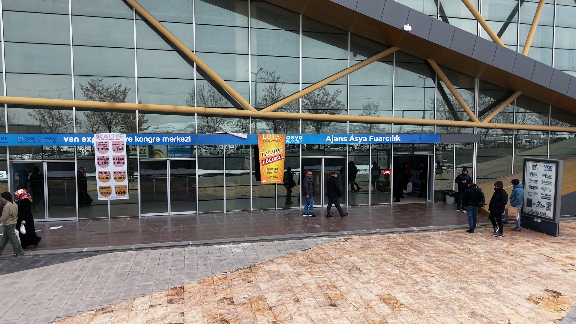 2. M P4.00 00 05 10. Still001.Jpg