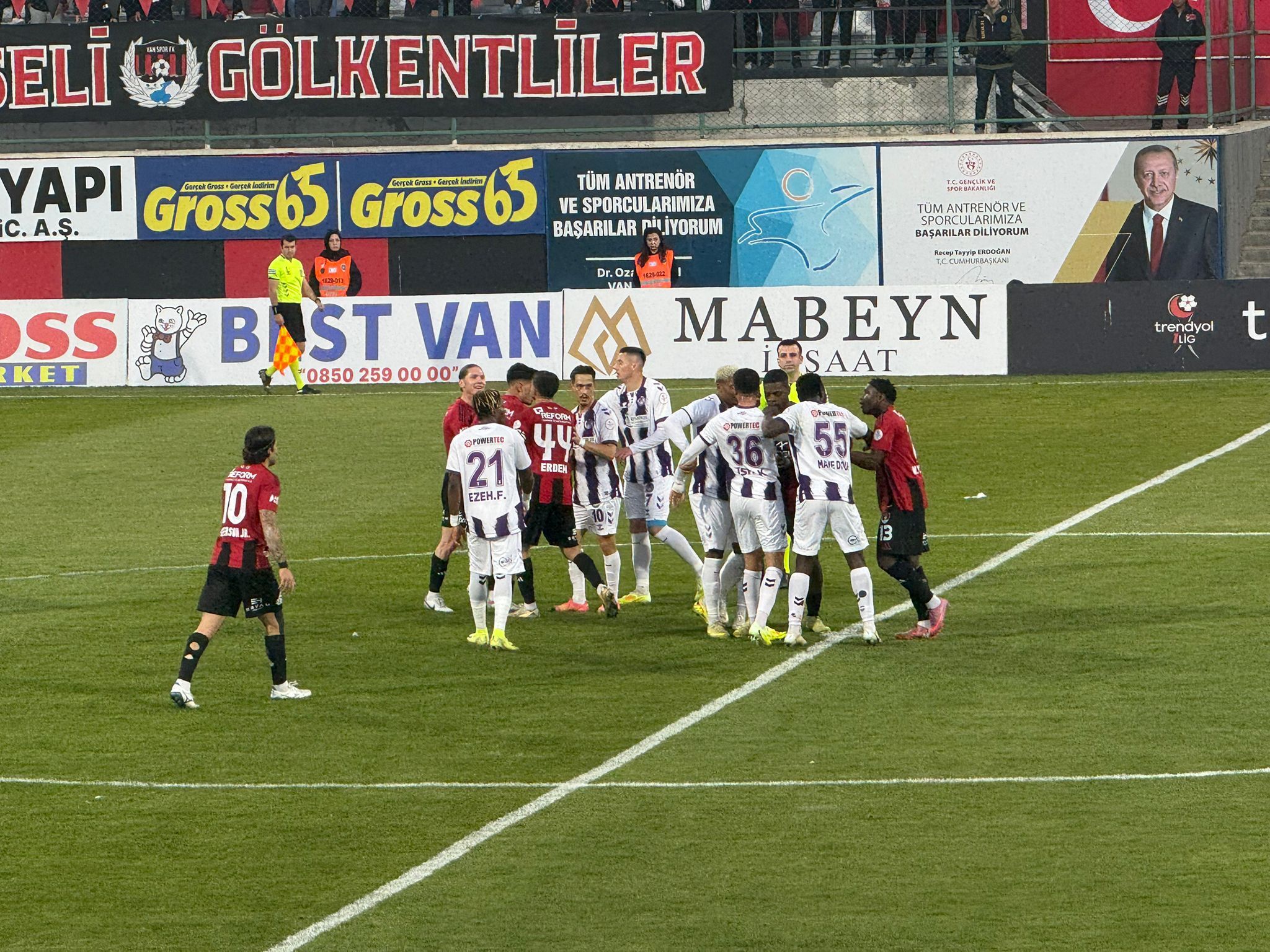 Bff0A583 36A6 45Ef Ab1D 0D9B09Bb8Fe9