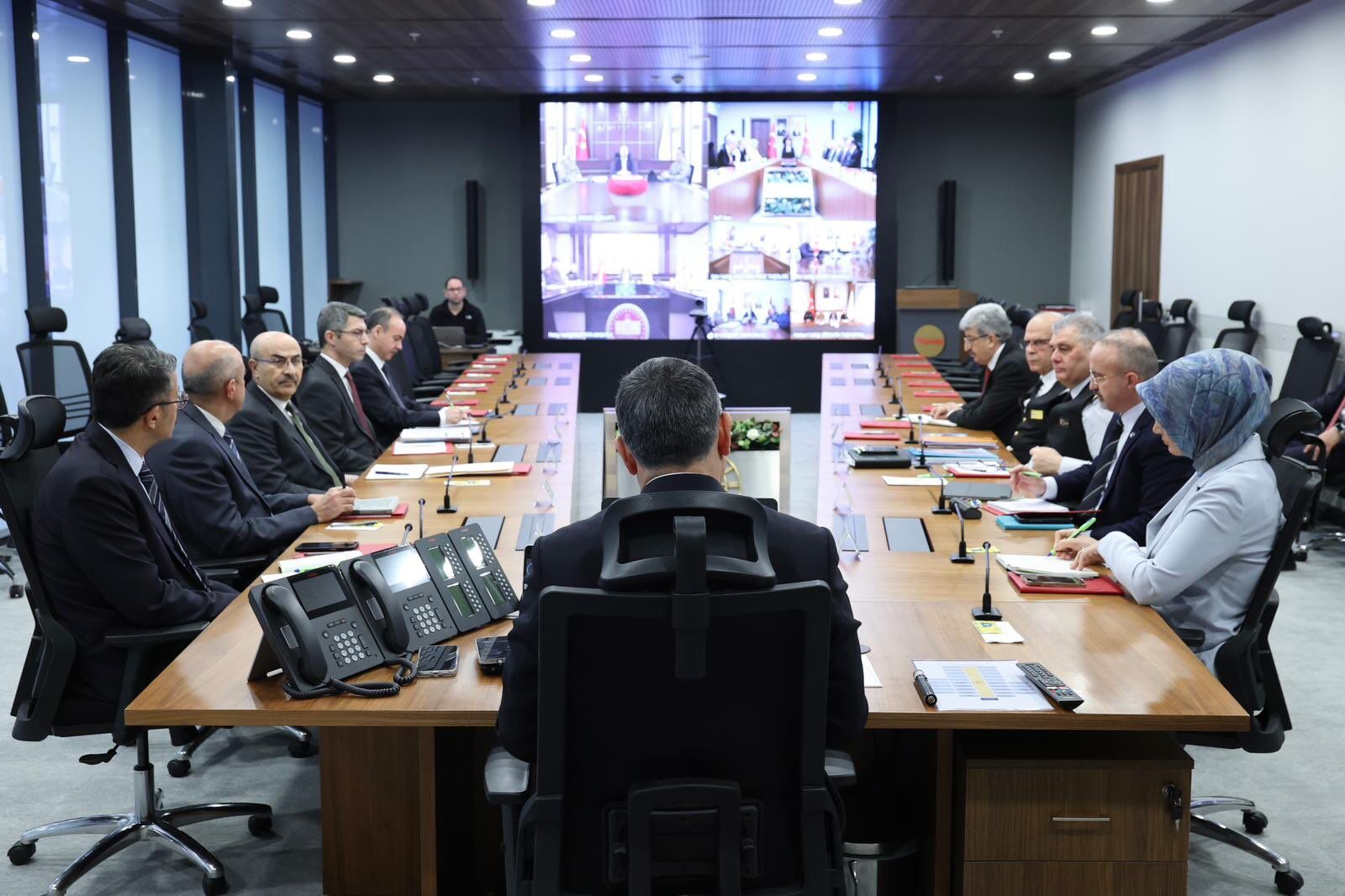 H Cp I J J U W A A A O5T X