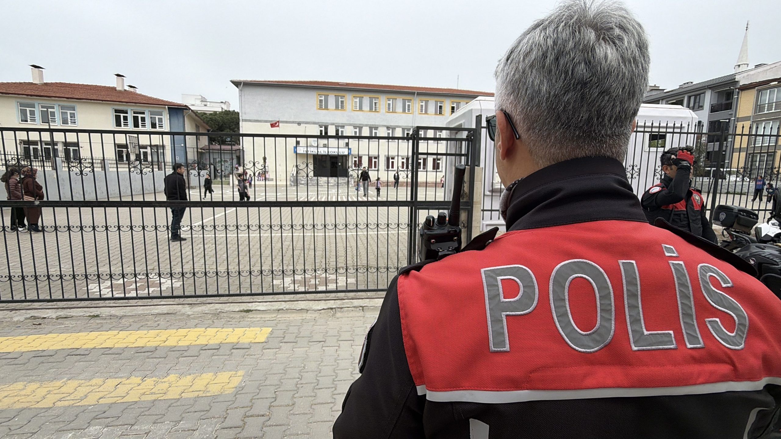 Edremit Te Okullarda Siki Guvenlik Onlemi M