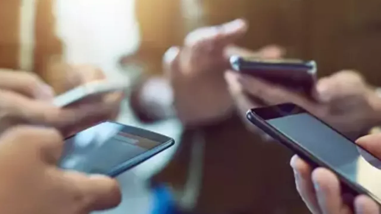 Kacak Telefona Imei Kilit Bakan Uraloglu On Alti Milyonluk Dev Kaydi Duyurdu 642Ae6