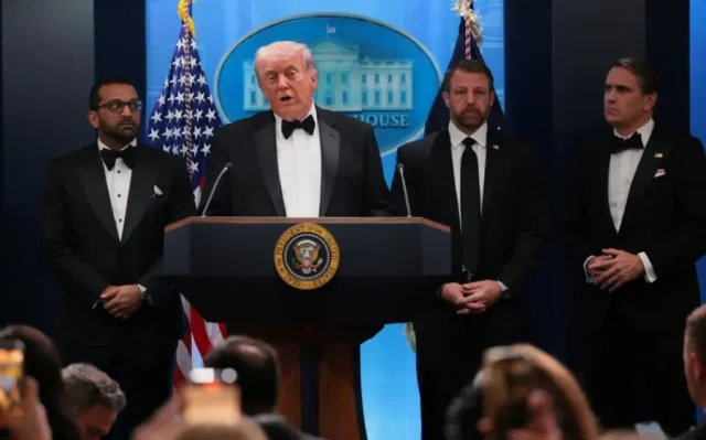 Trumpin Katildigi Yemekte Sila 19781758 3345 5 M