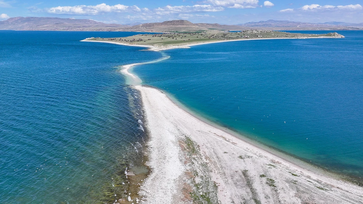 Van Golu Cekildi Carpanak Adasina Giden Antik Yol Ortaya Cikti 0V9Y