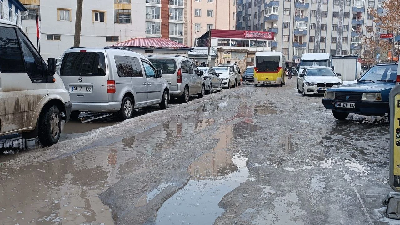 Vanda Kar Yagisi Sonrasi Yollar Gole Ardindan Da Buz Pistine Dondu 3