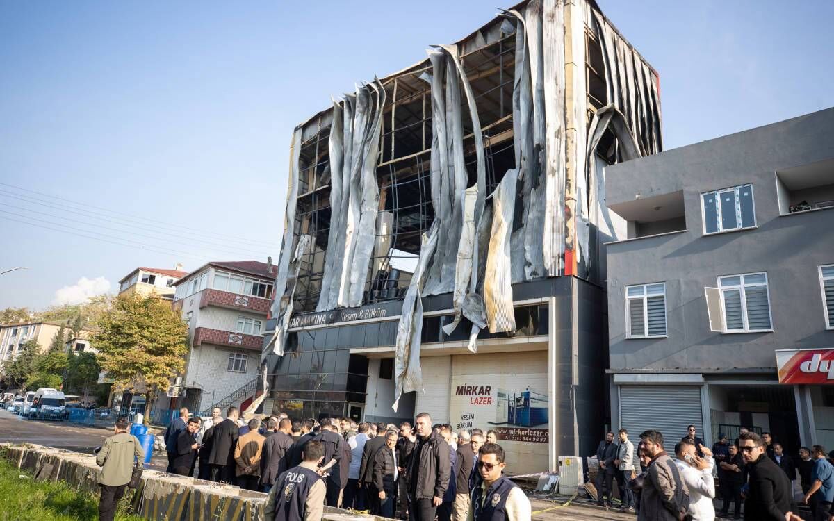 Dilovasindaki Fabrika Yangininda 6 Iscinin Olumune Iliskin 11 Supheli Adliyede
