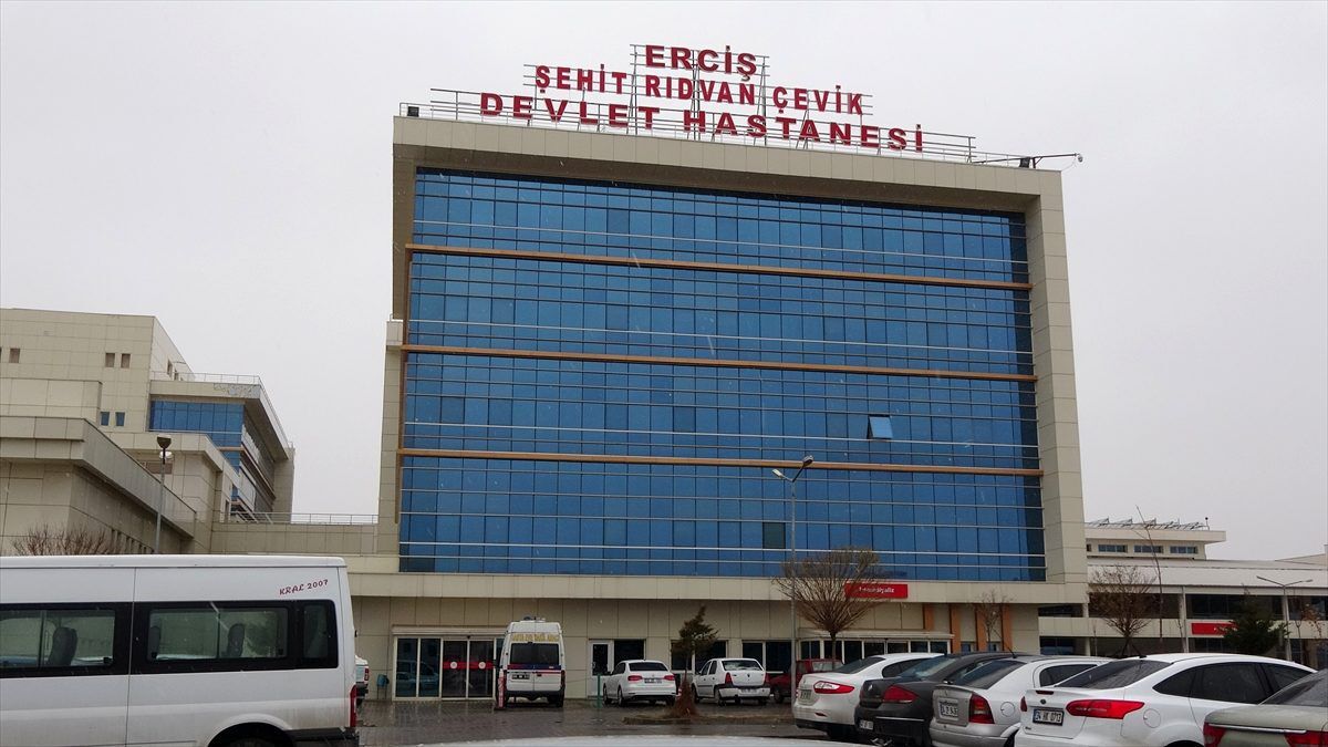 Ercis Te Sehit Ridvan Cevik Devlet Hastanesin 12781845 Amp