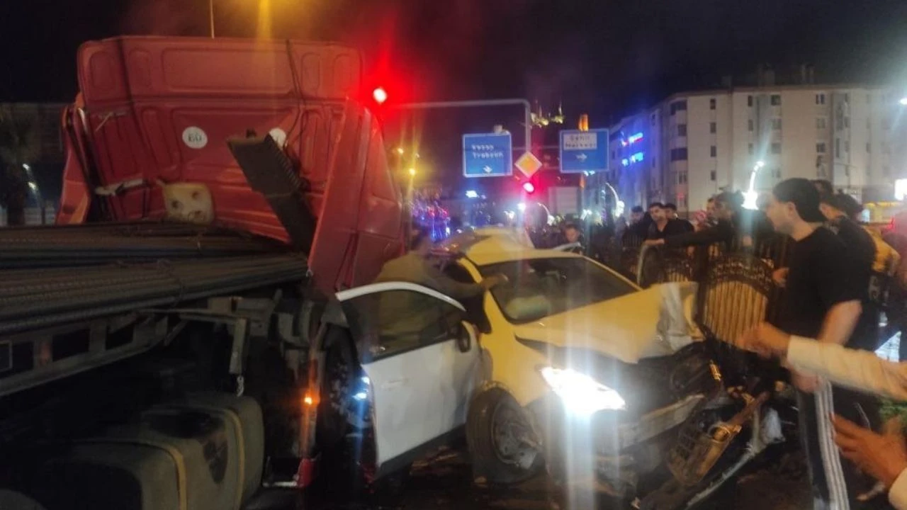 Facia Gibi Kaza Tir Iki Otomobili Ezdi 5 Olu 6 Yarali 1 1