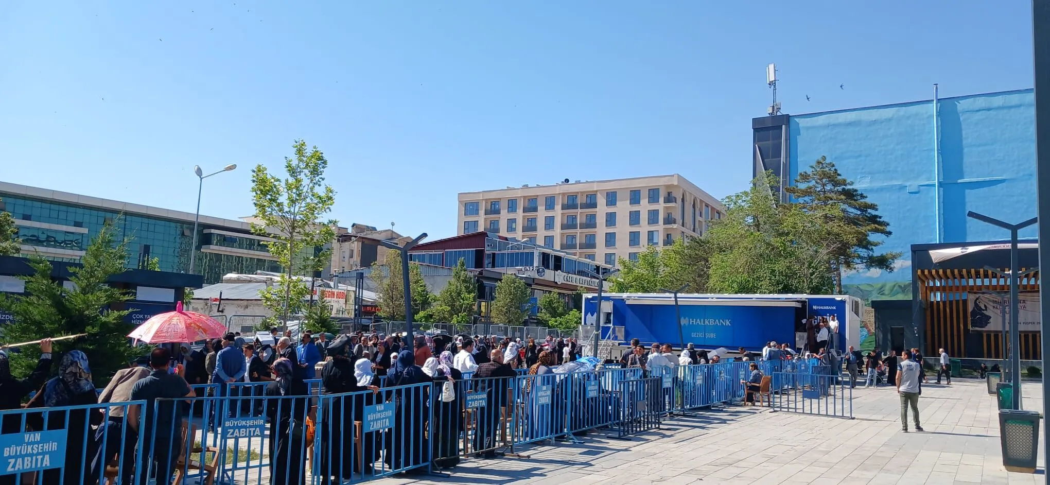 Vanlılar Dikkat! Halkbank Şubeleri O Saatlerde Açık Olacak! (1)-1