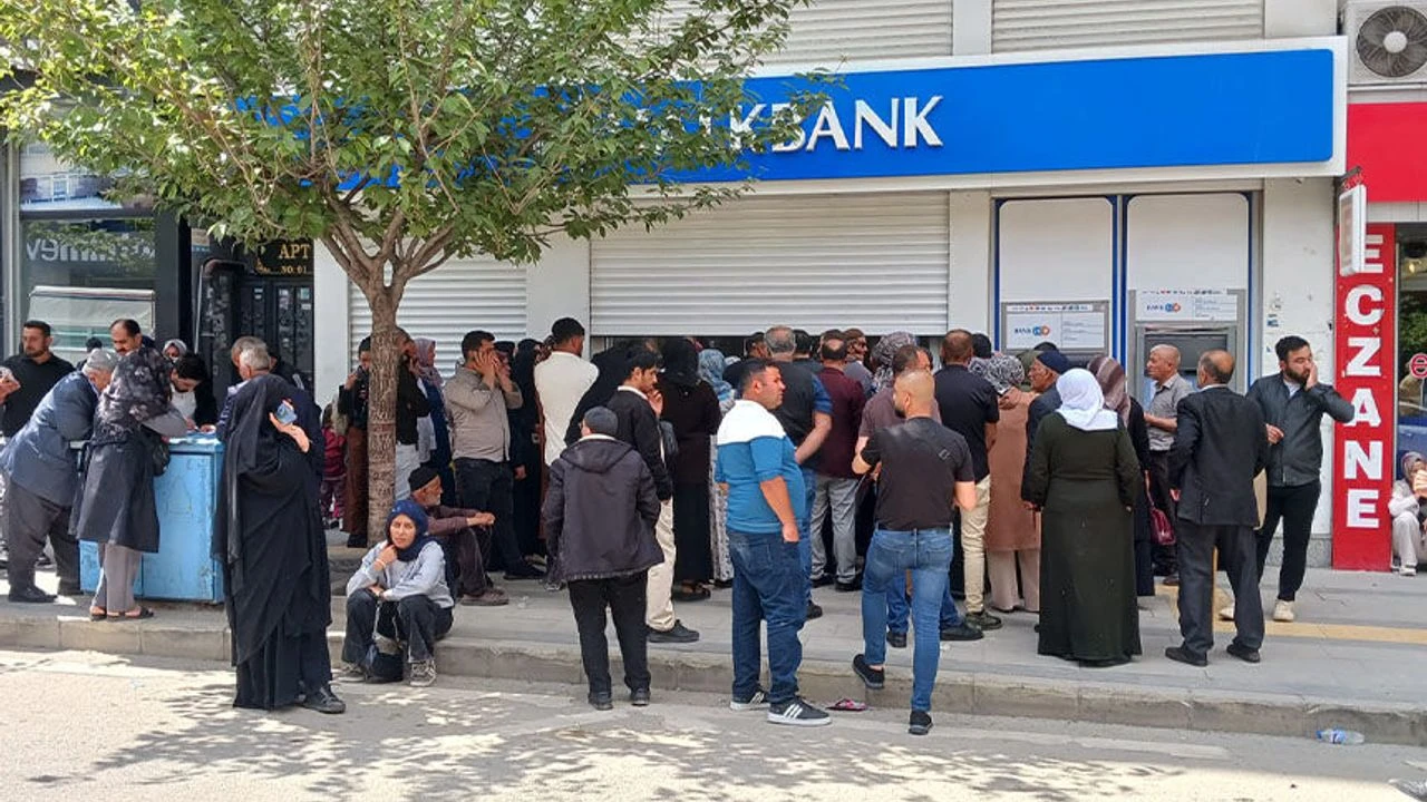 Vanlılar Dikkat! Halkbank Şubeleri O Saatlerde Açık Olacak! (2)