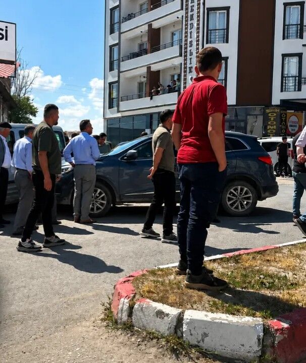 Erciş'te Araçlar Çarpıştı Yaralılar Var!-1
