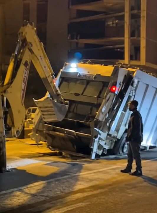 Erciş'te Korkutan Yol Çökmesi!-1