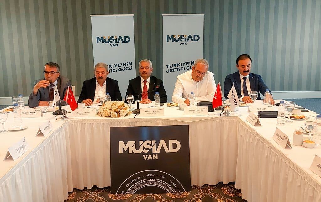 Van'da 'Ortak Akıl' Masası Kuruldu... Ancak Kadınlar O Masada Yer Almadı (1)