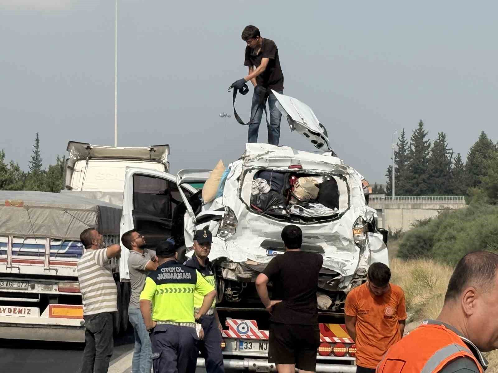 Van'dan Görev Yoluna Çıkan Aileyi Yıkan Kaza Can Kaybı 3'E Yükseldi-1