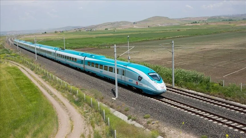 Van'ın Ulaşım Çelişkisi Raylı Sistem Başladı, Hızlı Tren Yine Yok (3)
