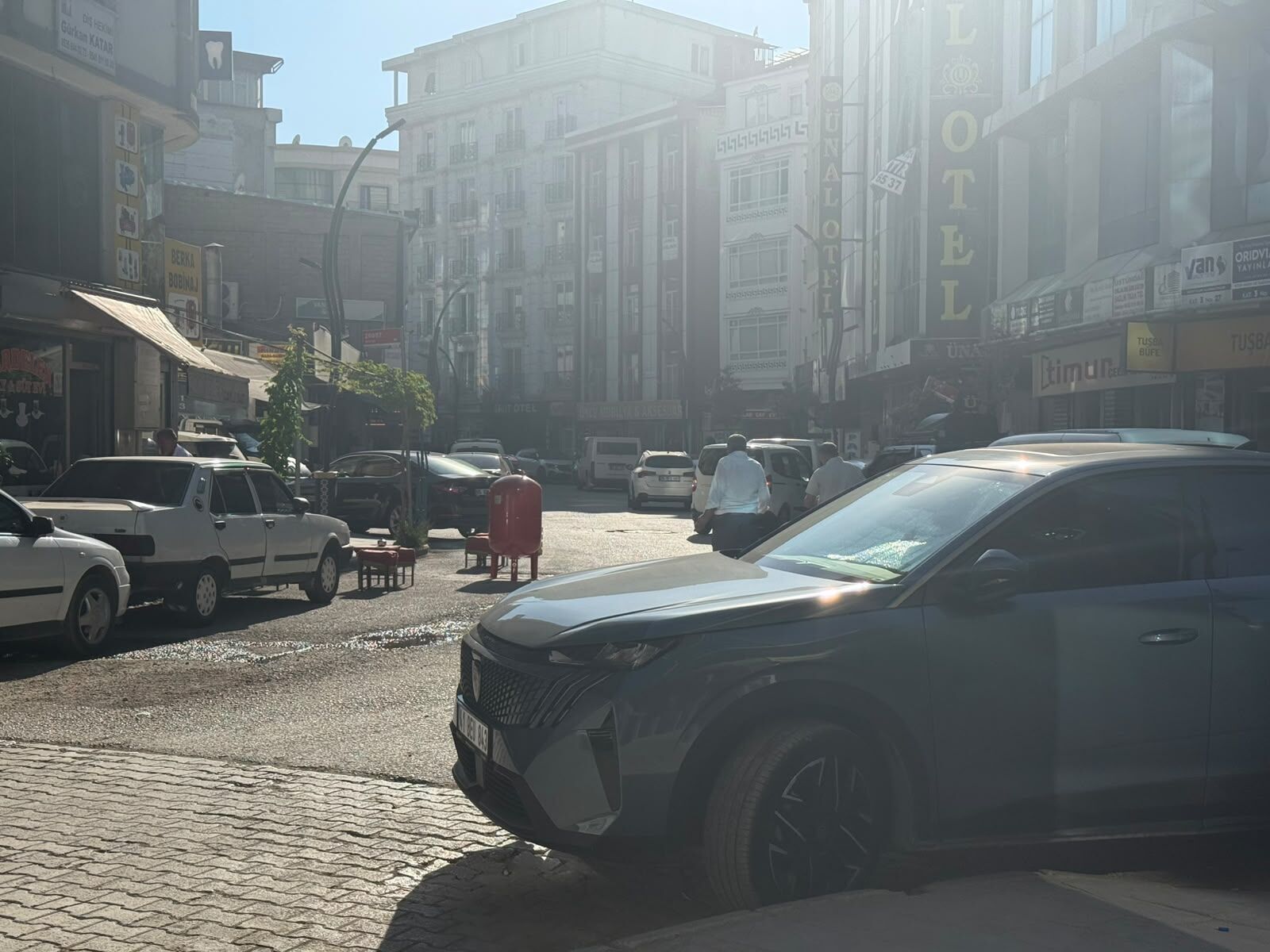 Araçlar Sokakları Ve Kaldırımları İşgal Etmeye Devam Ediyor (1)-1