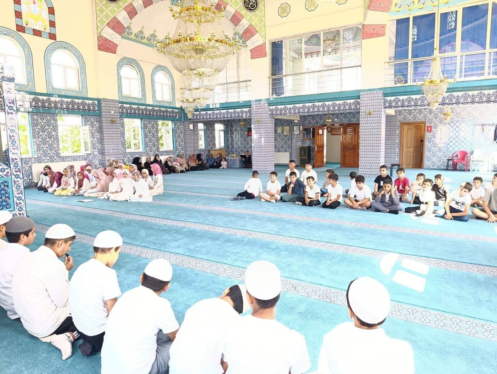 Edremit’te Yaz Kur’an Kursları Sona Erdi