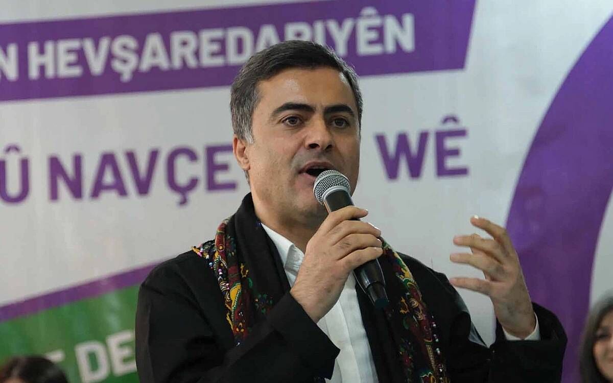 Van Da Yuzde 55 Oyla Secilen Zeydan In Mazbatasi Akp Adayina Verildi