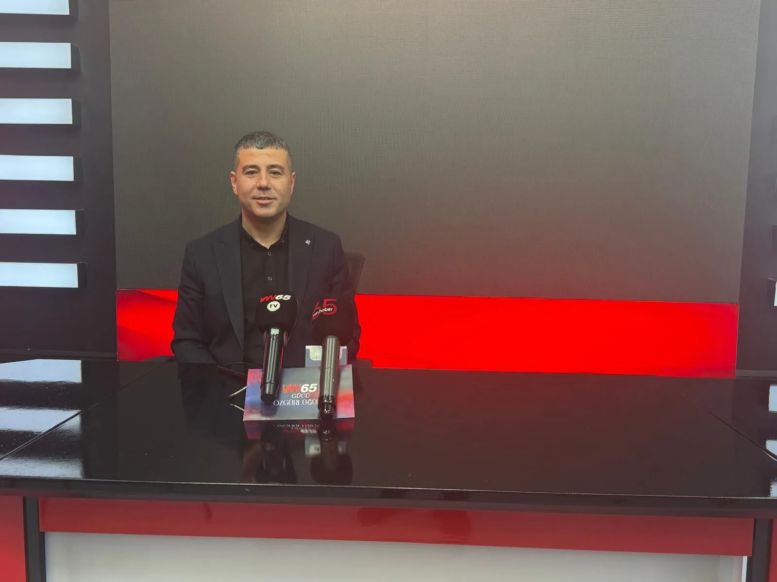 Van'da Gözler Çerçeve Yasada! Zeydan Geri Dönecek Mi, Vanlı Siyasetçi Ahmet Özer İçin Durum Ne (2)