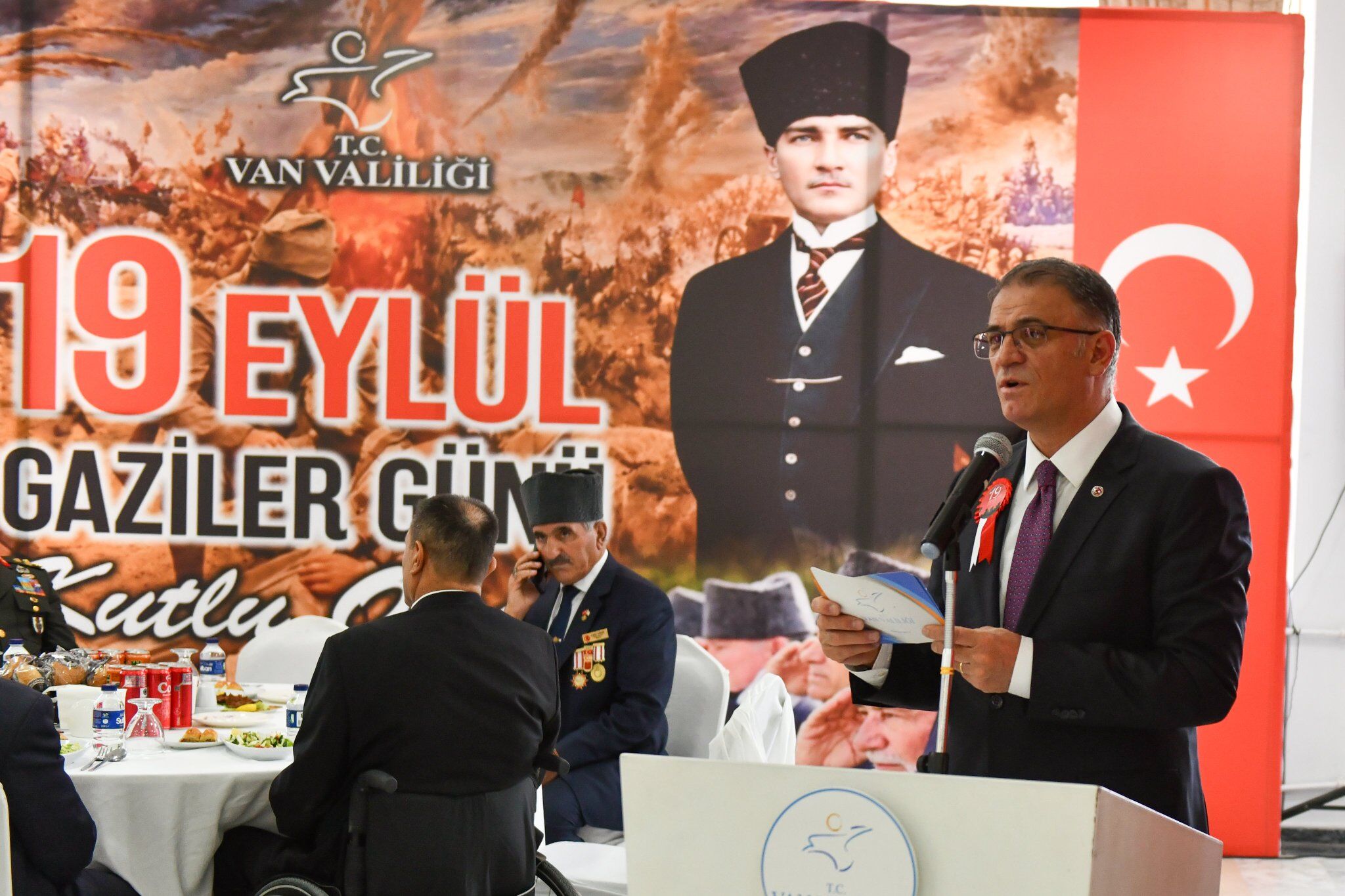 Van’da Gaziler Unutulmadı! Onurlarına Yemek Programı Düzenlendi