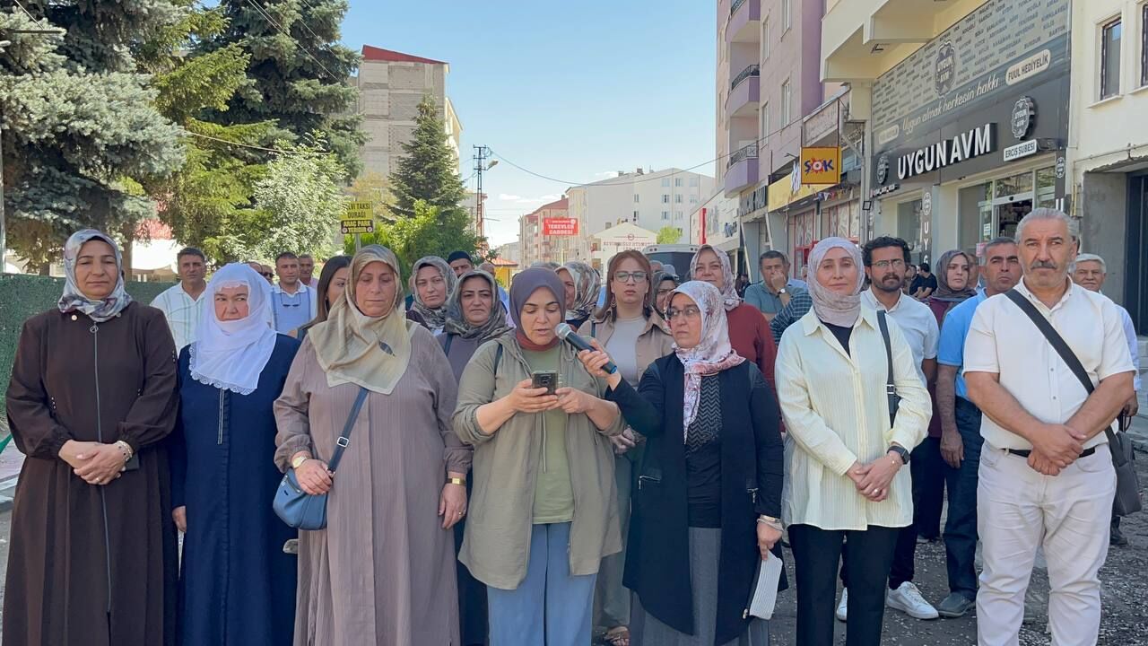 Erciş’te Yıllardır Yapılmayan Yollara Tepki! (1)-1