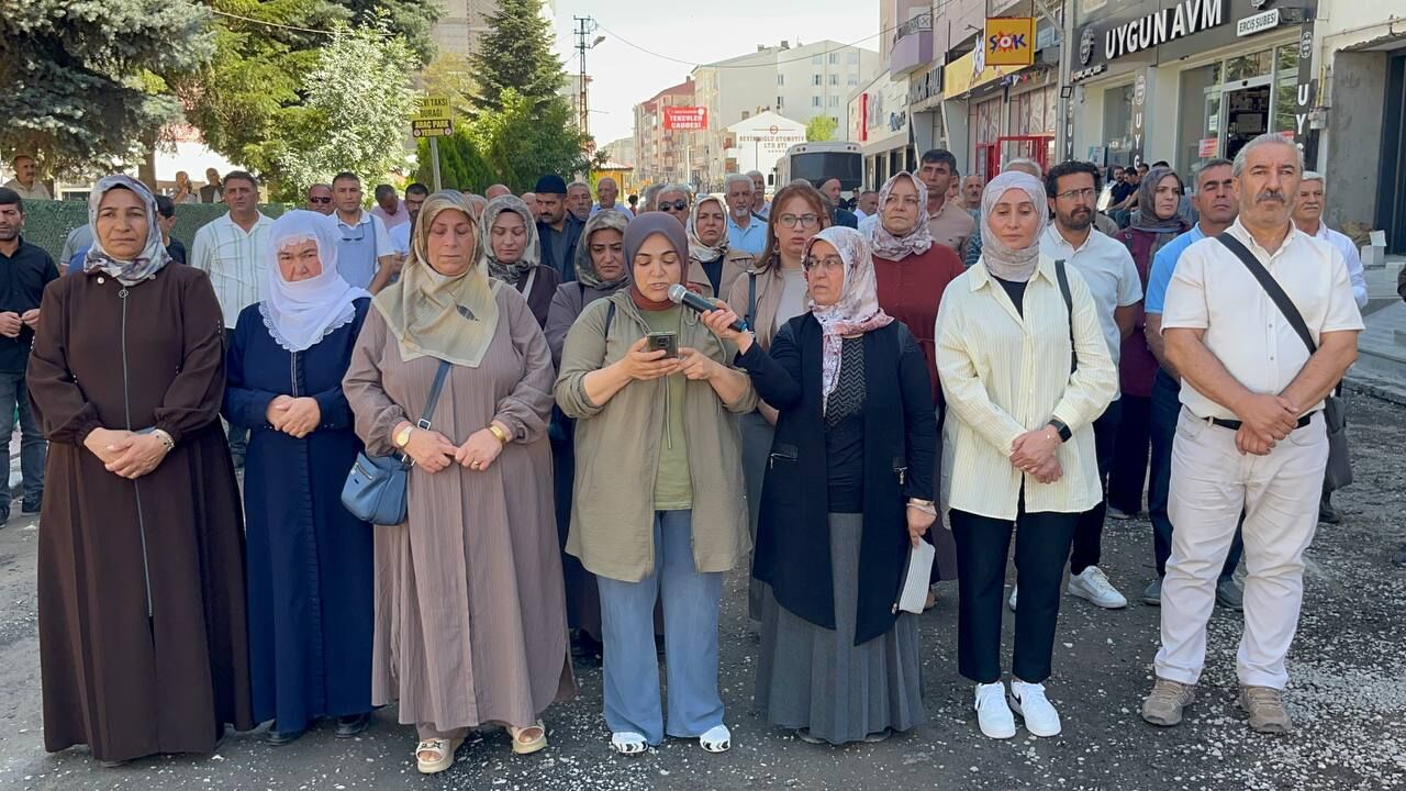 Erciş’te Yıllardır Yapılmayan Yollara Tepki! (2)